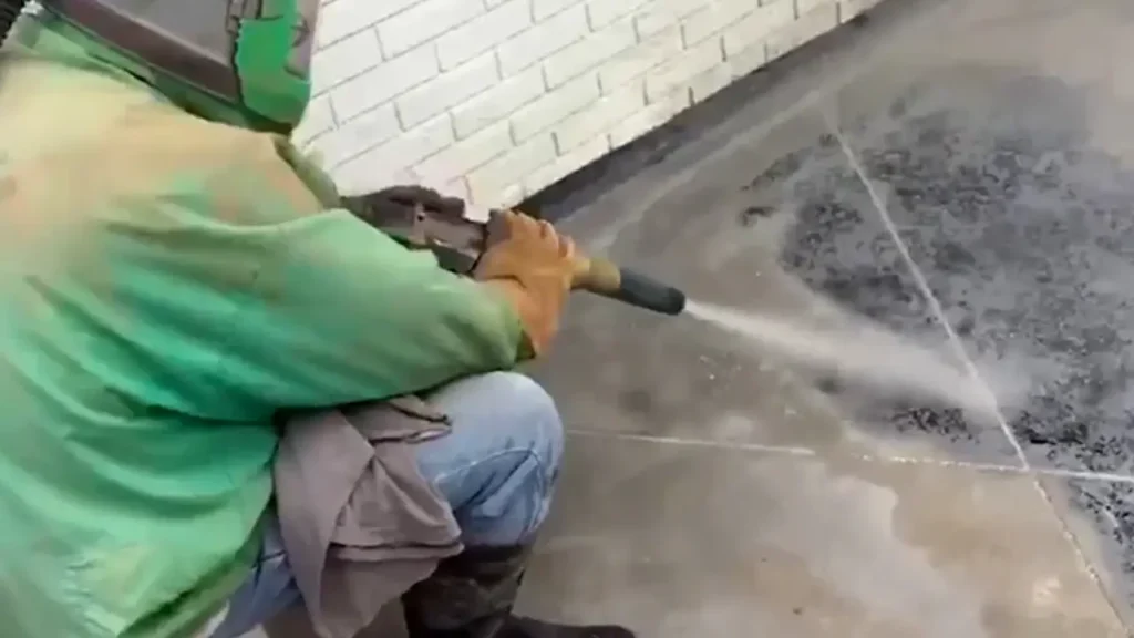 How to Use Sandblast Hoses? 5 where to explain about uses, 40 word beginning part, add bullet points (30 word for each bullet point) sandblast hoses