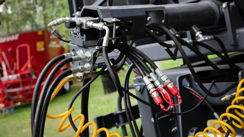 الخراطيم الهيدروليكية المستخدمة في آلات البذر والزراعة