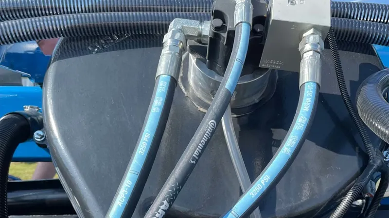 UV Resistant Hydraulic Hoses for Outdoor Farm Equipment